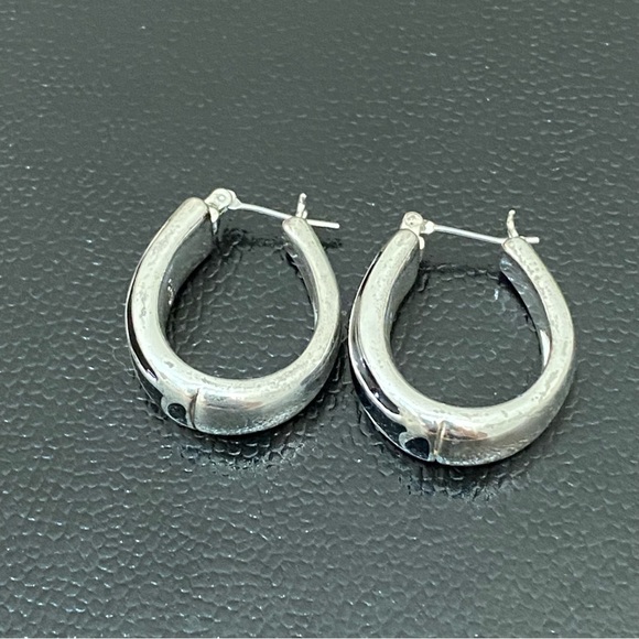 Vintage MONET Signed Black Enamel Silver-tone Hoop Earrings - Picture 4 of 15
